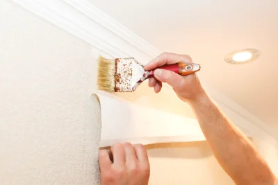 Pose de papier peint à Saint-Méen-le-Grand — revêtements muraux et toiles de verre